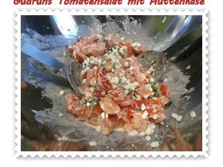 Rezept: Salat: Tomatensalat mit Hüttenkäse Bild Nr. 10 Salat: Tomatensalat mit Hüttenkäse - Rezept - Bild Nr. 10