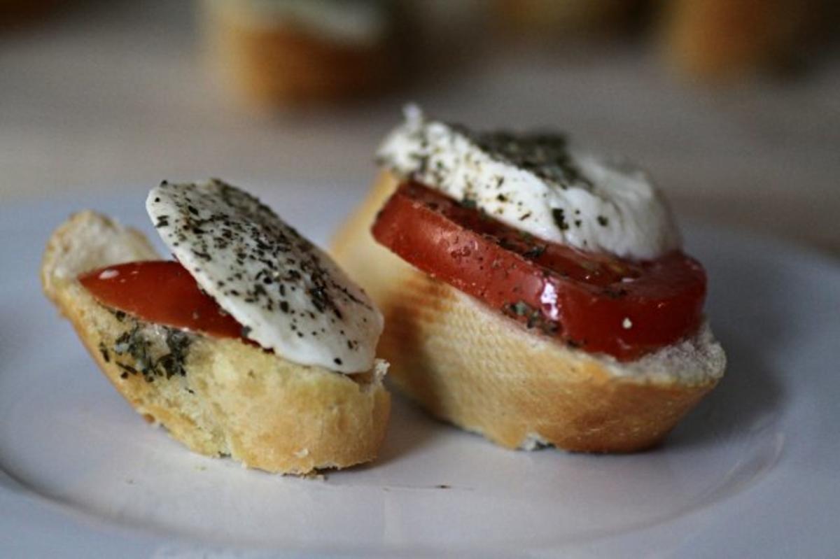 Bilder für Kräuterbutterbaguette mit Tomate-Mozzarella - Rezept