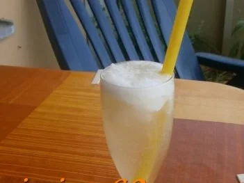 Rezept: Zitronensorbet mit Basilikum Bild Nr. 3 Zitronensorbet mit Basilikum - Rezept - Bild Nr. 3