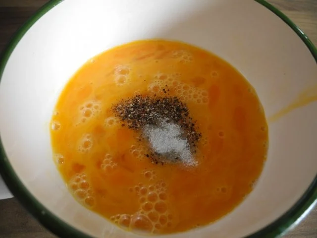 Linsen mit Saitenwürstchen und Bratkartoffeln mit Ei - Rezept - Bild Nr. 12