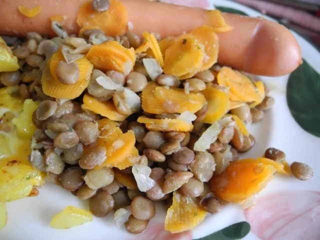 Linsen mit Saitenwürstchen und Bratkartoffeln mit Ei - Rezept - Bild Nr. 4