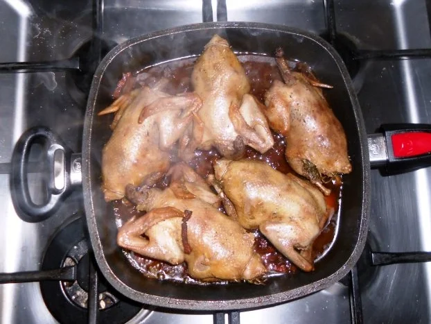 Rezept: "Oma - Friede`s" köstlich, zarter Taubenbraten in Sahnesauce. (Rzpt. um 1939) Bild Nr. 12 "Oma - Friede`s" köstlich, zarter Taubenbraten in Sahnesauce. (Rzpt. um 1939) - Rezept - Bild Nr. 12