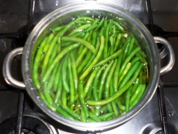 Rezept: "Oma - Friede`s" köstlich, zarter Taubenbraten in Sahnesauce. (Rzpt. um 1939) Bild Nr. 16 "Oma - Friede`s" köstlich, zarter Taubenbraten in Sahnesauce. (Rzpt. um 1939) - Rezept - Bild Nr. 16