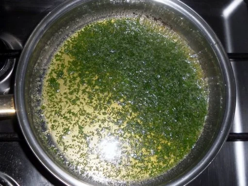 Rezept: "Oma - Friede`s" köstlich, zarter Taubenbraten in Sahnesauce. (Rzpt. um 1939) Bild Nr. 24 "Oma - Friede`s" köstlich, zarter Taubenbraten in Sahnesauce. (Rzpt. um 1939) - Rezept - Bild Nr. 24