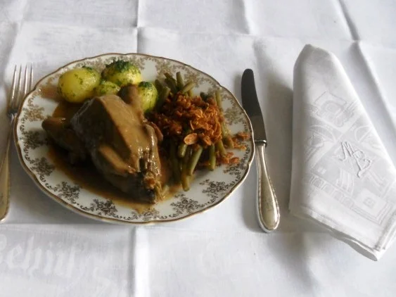 Rezept: "Oma - Friede`s" köstlich, zarter Taubenbraten in Sahnesauce. (Rzpt. um 1939) Bild Nr. 27 "Oma - Friede`s" köstlich, zarter Taubenbraten in Sahnesauce. (Rzpt. um 1939) - Rezept - Bild Nr. 27