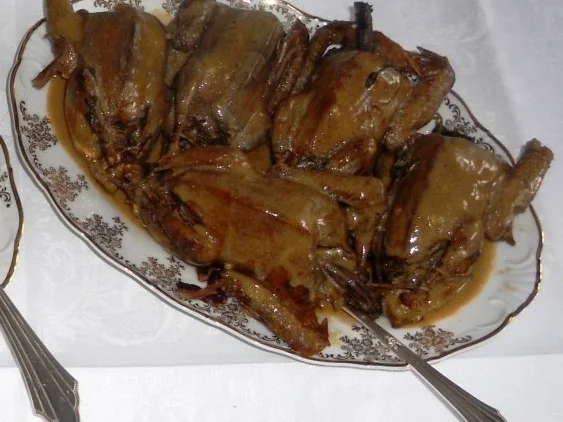 Rezept: "Oma - Friede`s" köstlich, zarter Taubenbraten in Sahnesauce. (Rzpt. um 1939) Bild Nr. 26 "Oma - Friede`s" köstlich, zarter Taubenbraten in Sahnesauce. (Rzpt. um 1939) - Rezept - Bild Nr. 26