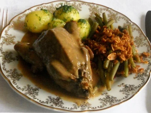Rezept: "Oma - Friede`s" köstlich, zarter Taubenbraten in Sahnesauce. (Rzpt. um 1939) Bild Nr. 28 "Oma - Friede`s" köstlich, zarter Taubenbraten in Sahnesauce. (Rzpt. um 1939) - Rezept - Bild Nr. 28