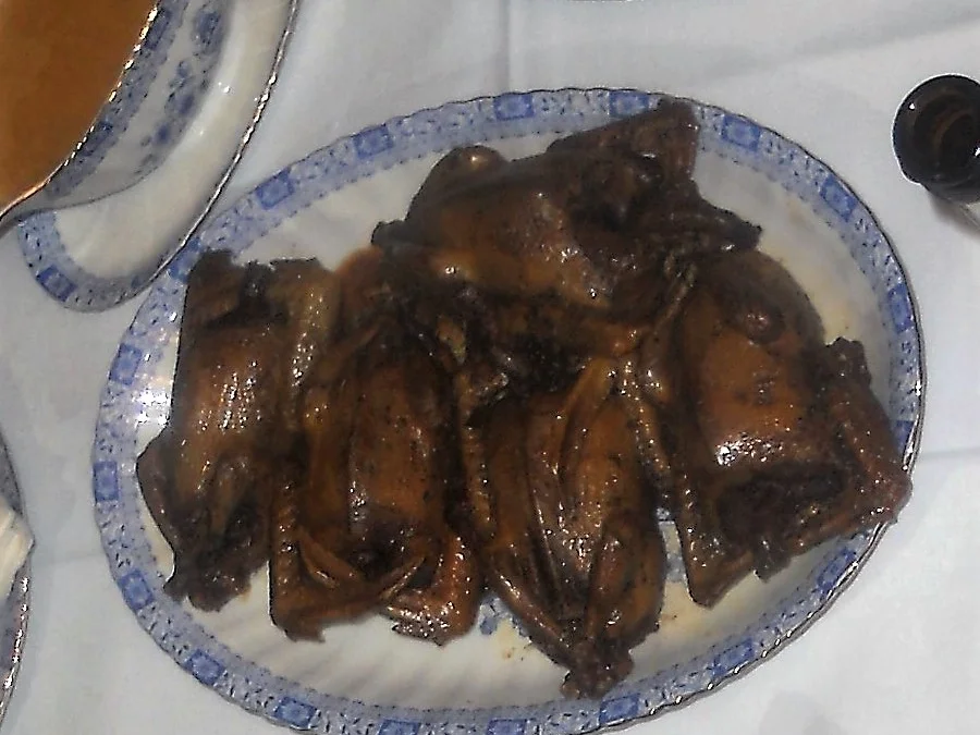 Rezept: "Oma - Friede`s" köstlich, zarter Taubenbraten in Sahnesauce. (Rzpt. um 1939) Bild Nr. 1890 "Oma - Friede`s" köstlich, zarter Taubenbraten in Sahnesauce. (Rzpt. um 1939) - Rezept - Bild Nr. 1890