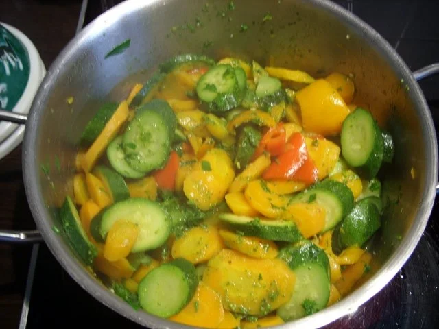 Sommergemüse mit neuen Kartoffeln und Quarkdipp - Rezept - Bild Nr. 2