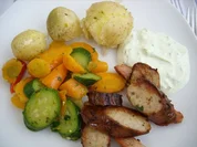 Sommergemüse mit neuen Kartoffeln und Quarkdipp - Rezept