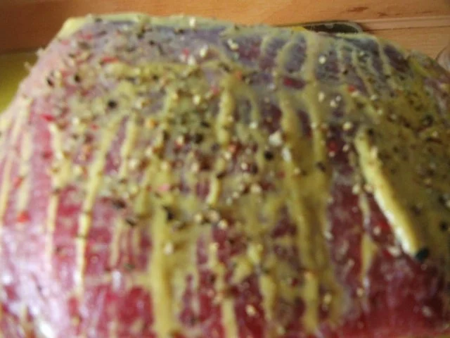 Rinderbraten in Preiselbeersauce und Zwiebelsemmelknödel und Broccoligemüse - Rezept - Bild Nr. 3