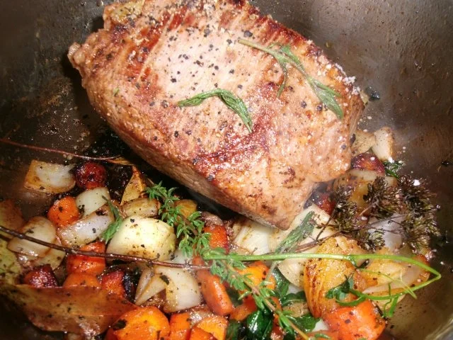 Rinderbraten in Preiselbeersauce und Zwiebelsemmelknödel und Broccoligemüse - Rezept - Bild Nr. 6