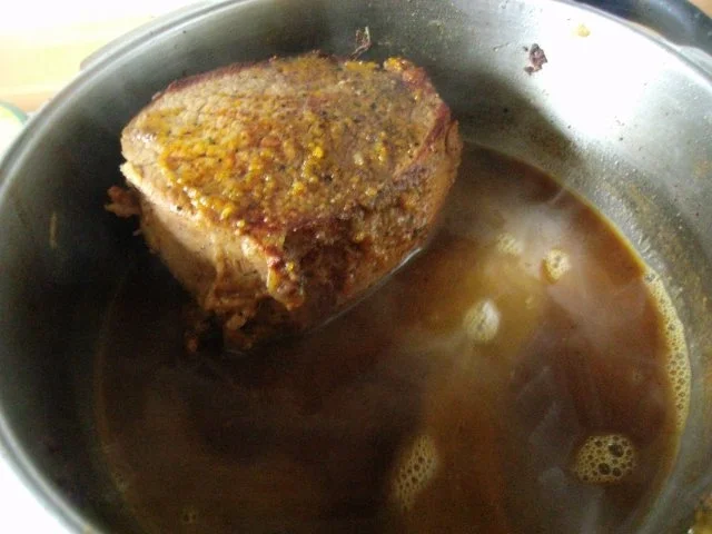 Rinderbraten in Preiselbeersauce und Zwiebelsemmelknödel und Broccoligemüse - Rezept - Bild Nr. 9