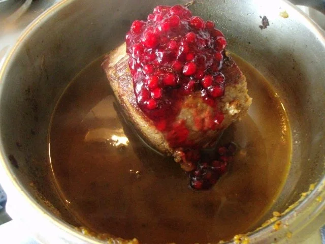 Rinderbraten in Preiselbeersauce und Zwiebelsemmelknödel und Broccoligemüse - Rezept - Bild Nr. 10