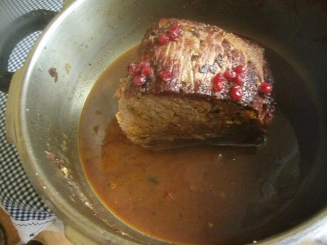 Rinderbraten in Preiselbeersauce und Zwiebelsemmelknödel und Broccoligemüse - Rezept - Bild Nr. 11