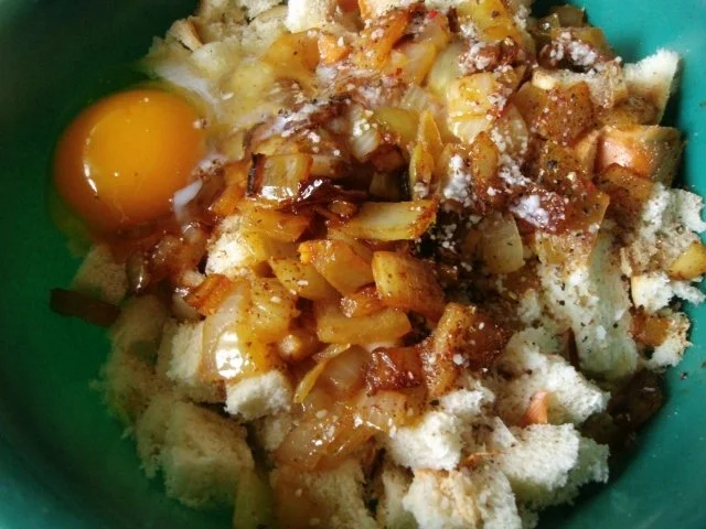 Rinderbraten in Preiselbeersauce und Zwiebelsemmelknödel und Broccoligemüse - Rezept - Bild Nr. 14