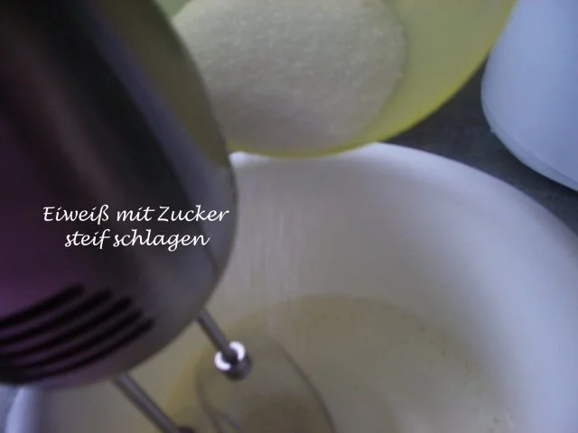 Erdbeer - Sahne - Torte mit Mandelbiskuit - Rezept - Bild Nr. 3