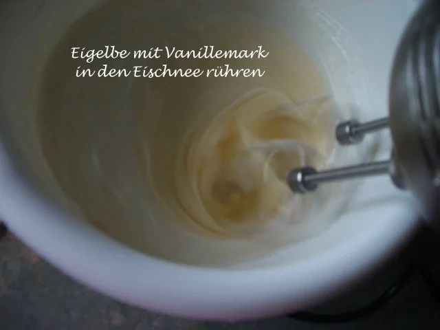 Erdbeer - Sahne - Torte mit Mandelbiskuit - Rezept - Bild Nr. 4