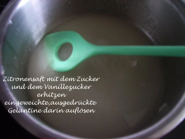 Erdbeer - Sahne - Torte mit Mandelbiskuit - Rezept - Bild Nr. 11