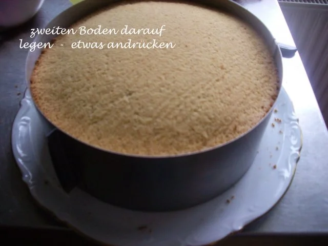 Erdbeer - Sahne - Torte mit Mandelbiskuit - Rezept - Bild Nr. 17