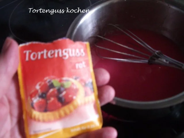 Erdbeer - Sahne - Torte mit Mandelbiskuit - Rezept - Bild Nr. 19