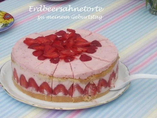 Erdbeer - Sahne - Torte mit Mandelbiskuit - Rezept - Bild Nr. 22