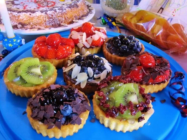 Rezept: Kesse Obst-Törtchen für ein Geburtstags-Kind ... Bild Nr. 3 Kesse Obst-Törtchen für ein Geburtstags-Kind ... - Rezept - Bild Nr. 3