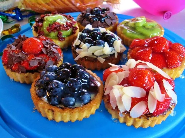 Rezept: Kesse Obst-Törtchen für ein Geburtstags-Kind ... Bild Nr. 4 Kesse Obst-Törtchen für ein Geburtstags-Kind ... - Rezept - Bild Nr. 4