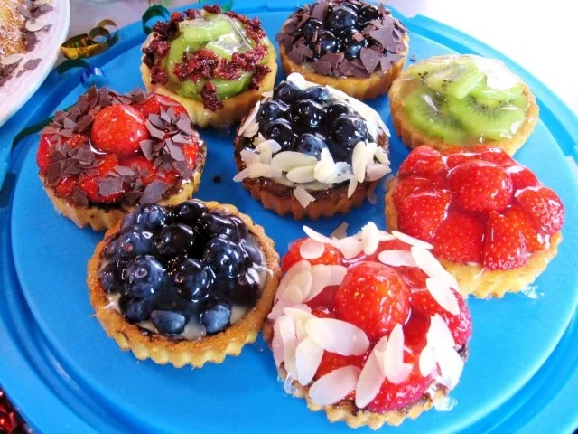 Rezept: Kesse Obst-Törtchen für ein Geburtstags-Kind ... Bild Nr. 5 Kesse Obst-Törtchen für ein Geburtstags-Kind ... - Rezept - Bild Nr. 5