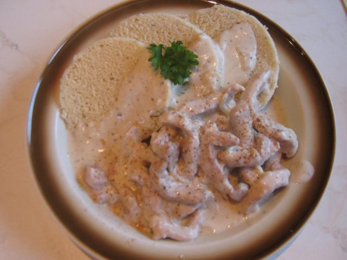 Schweinegeschnetzeltes in Zwiebel-Sahne-Sauce - Rezept - kochbar.de