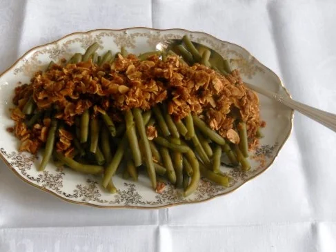Zarte Prinzessbohnen à la "Oòrndrasch", mit Mandel - Semmelbutter. (Rzpt. um 1976) - Rezept