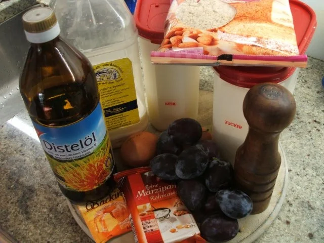 Rezept: Backen: Zwetschgen-Marzipan-Muffins Bild Nr. 2 Backen: Zwetschgen-Marzipan-Muffins - Rezept - Bild Nr. 2