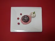 Schokotraum mit Himbeermousse und selbstgemachtem Minzeis - Rezept