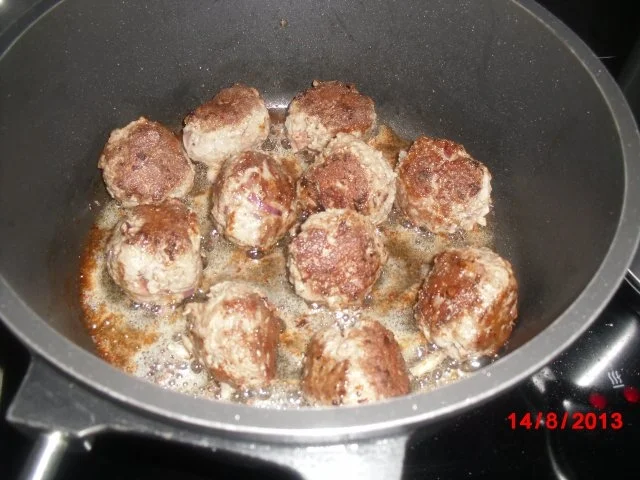 Hackbällchen mit Tomaten-Kokosmilch-Sauce, - Rezept - Bild Nr. 3