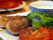 Sesam-Hähnchenspieße mit Senf-Honig-Dip und gebratenen Tomaten - Rezept