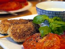 Sesam-Hähnchenspieße mit Senf-Honig-Dip und gebratenen Tomaten - Rezept