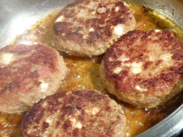 Rezept: Ziegenkäsebeefsteak mit Beilagen Bild Nr. 3 Ziegenkäsebeefsteak mit Beilagen - Rezept - Bild Nr. 3