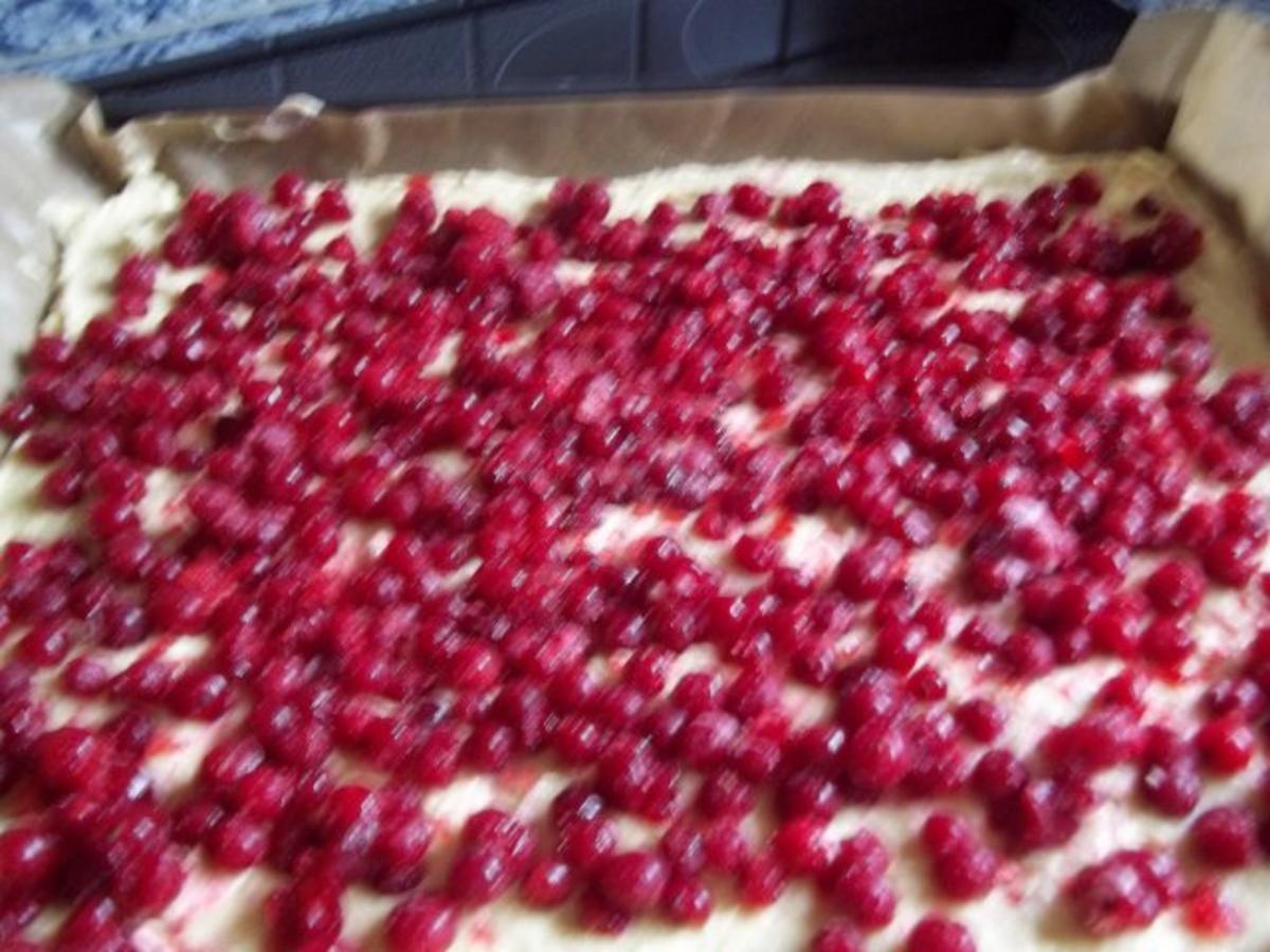 Johannisbeerkuchen mit Baiser vom Blech - Rezept - Bild Nr. 4