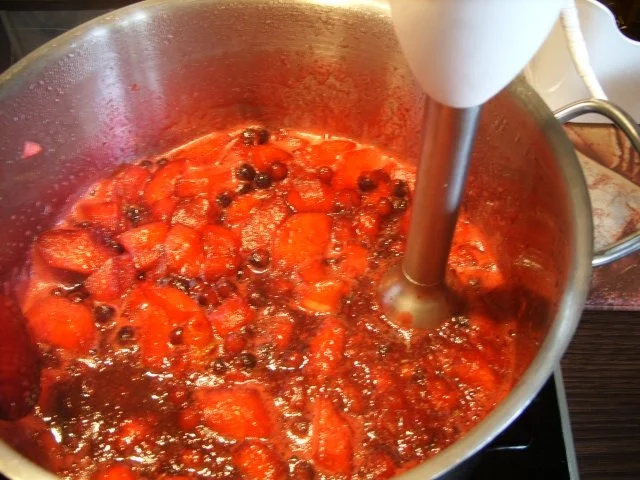 Rezept: Konfitüre & Co: Aronia mit Apfel 2013 Bild Nr. 4 Konfitüre & Co: Aronia mit Apfel 2013 - Rezept - Bild Nr. 4