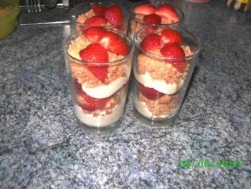 Rezept: Weiße Schokoladenmousse mit Erdbeeren Bild Nr. 2 Weiße Schokoladenmousse mit Erdbeeren - Rezept - Bild Nr. 2