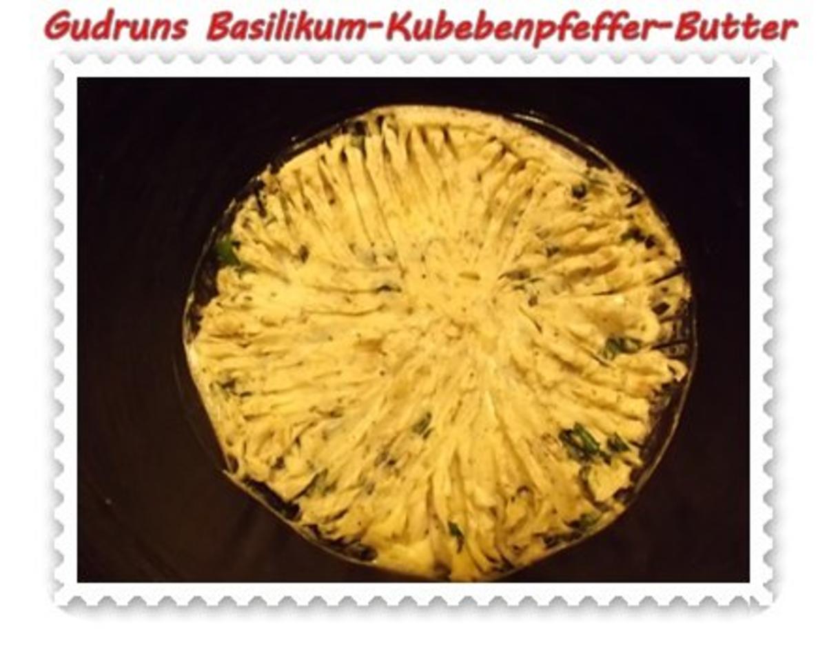 Brotaufstrich: Basilikum-Kubebenpfeffer-Butter - Rezept