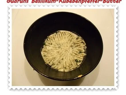 Brotaufstrich: Basilikum-Kubebenpfeffer-Butter - Rezept - Bild Nr. 7