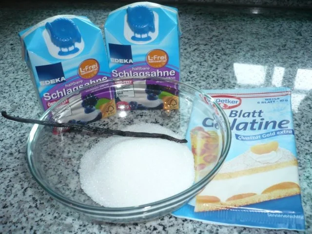 Panna Cotta mit parfümiertem Obstsalat - Rezept - Bild Nr. 2