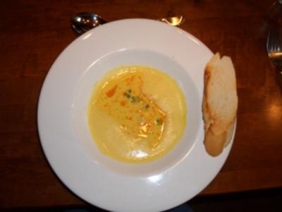 Curry-Orangen-Suppe mit Flusskrebsschwänzen - Rezept