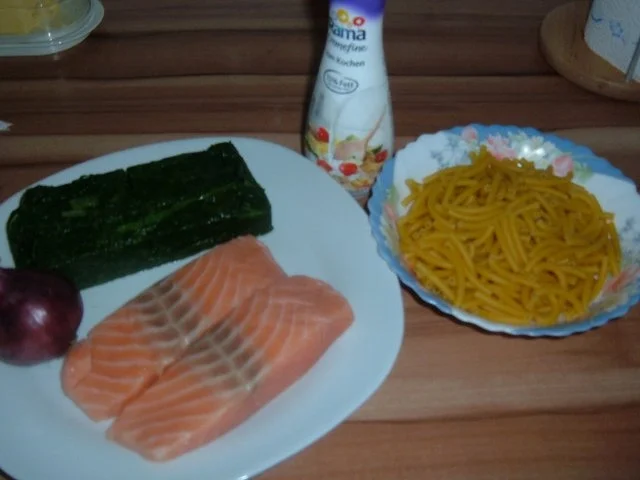 Rezept: Fisch : Lachs mit Spinat und Pasta Bild Nr. 3 Fisch : Lachs mit Spinat und Pasta - Rezept - Bild Nr. 3