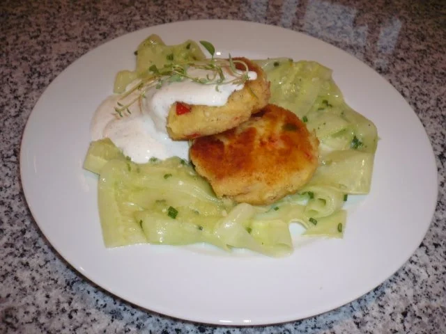 Kartoffelpflanzerln mit Schafskäse und Paprika - Rezept