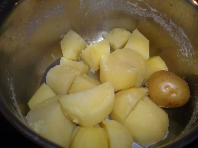 Kartoffelpflanzerln mit Schafskäse und Paprika - Rezept - Bild Nr. 3