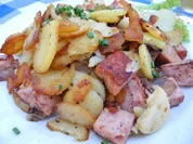 Bratkartoffeln mit Leberkäse und Zwiebelringen - Rezept