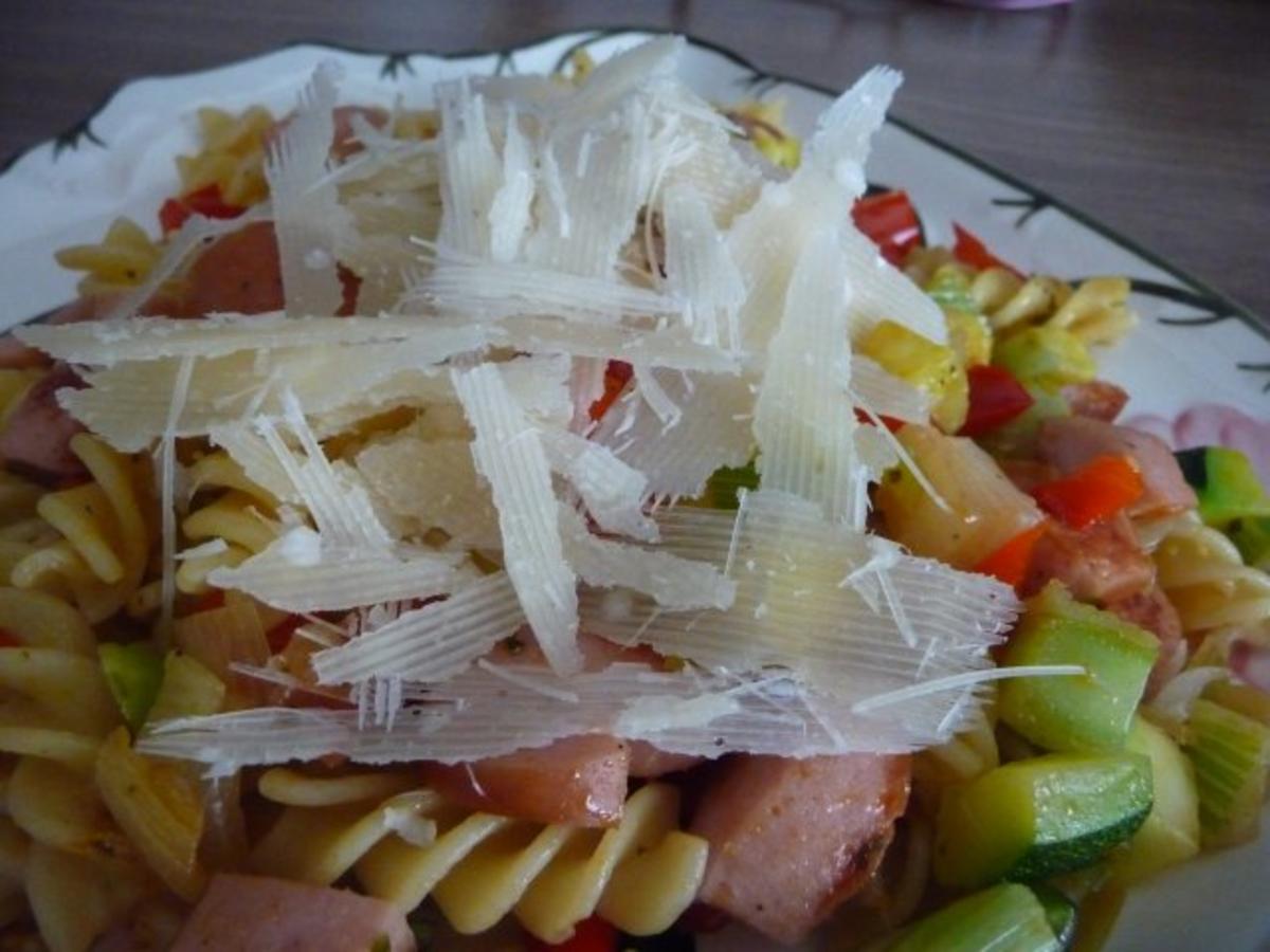 Bilder für Nudel - Gemüse - Pfanne mit Parmesan - Rezept