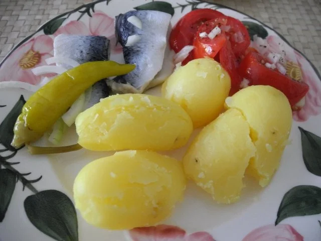 Fisch : Bismarckhering, Tomatensalat, Pellkartoffeln und Quarkdip mit Leinöl - Rezept - Bild Nr. 7